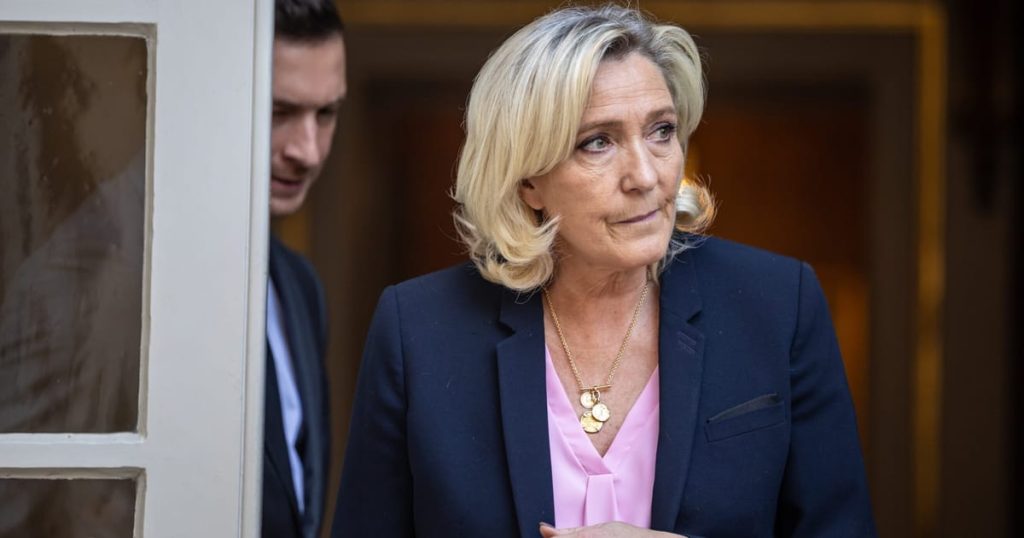 La cour française dépose Marine Le Pen de son mandat local