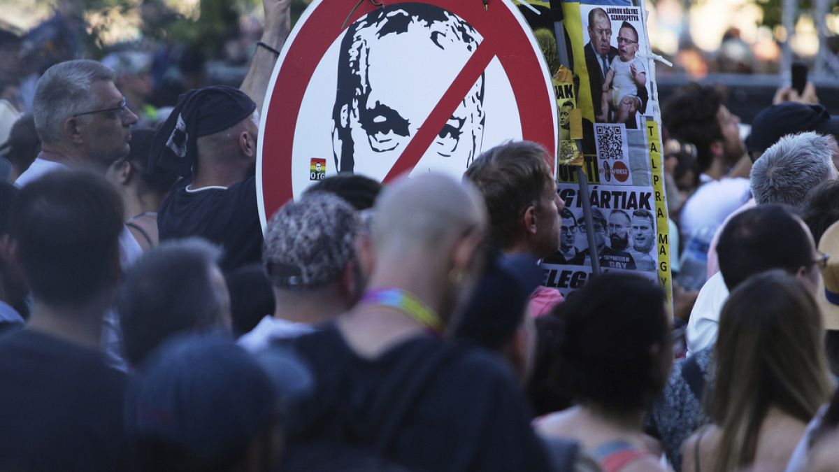 Le PM de la Hongrie Orbán dit que la fierté a défilé dans le Budapest «sur les ordres de Bruxelles»