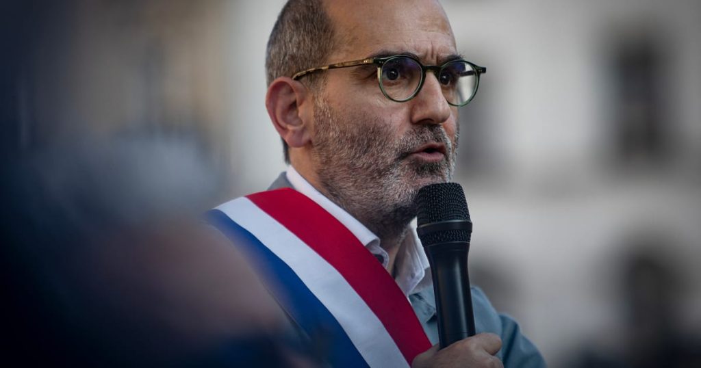 Le député français autorisé à nous rendre chez nous après le rejet initial du visa