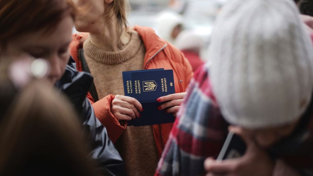 Le parlement ukrainien adopte le projet de loi autorisant la double citoyenneté à motiver les gens à rentrer chez eux