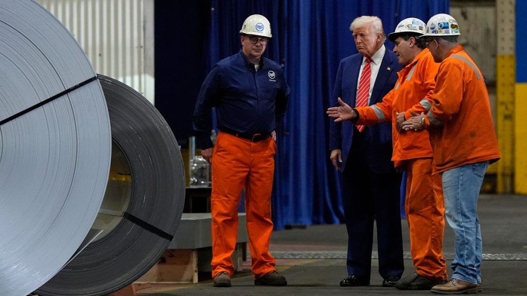 Le président Trump double des tarifs sur les importations en acier et en aluminium à 50%