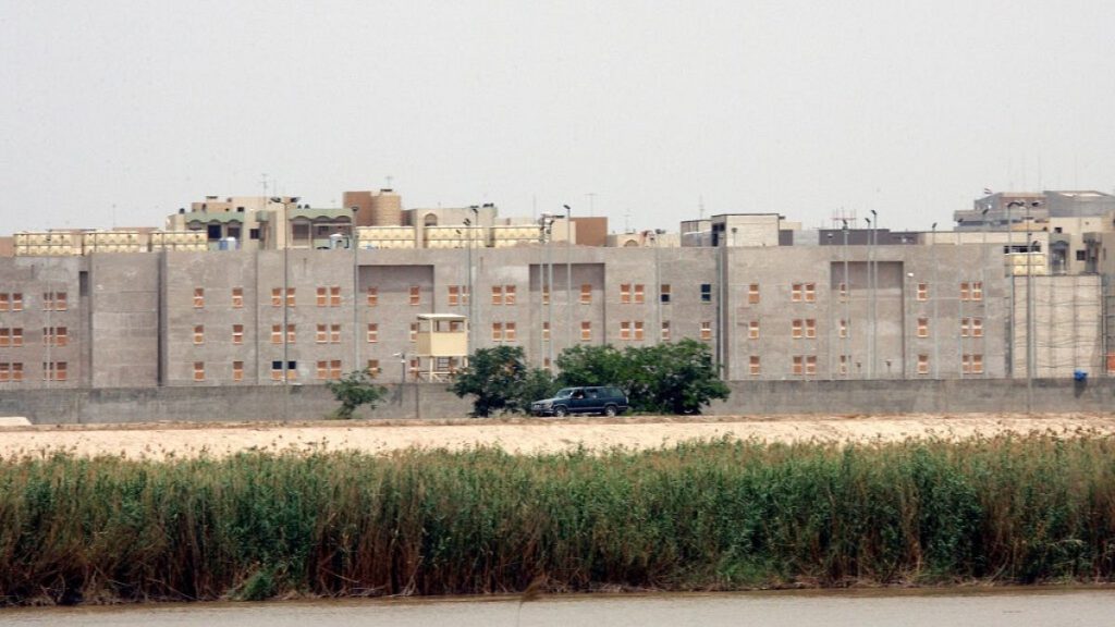 Les États-Unis retirent du personnel de l'ambassade du Moyen-Orient alors que les tensions avec l'Iran dégénèrent