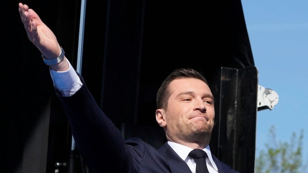 Les dirigeants des Patriots for Europe se joignent à la fête de la «Journée de la victoire» du National Rally dans le village français