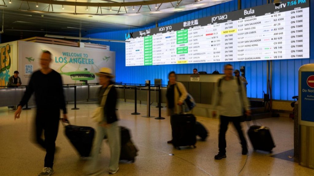 L'interdiction de voyage de Trump sur les citoyens de 12 pays prend effet