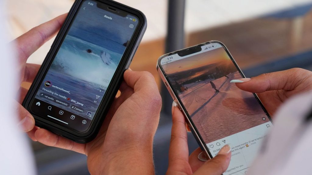 Macron dit que la France interdira l'accès aux médias sociaux pour les moins de 15 ans si l'UE ne prend aucune mesure