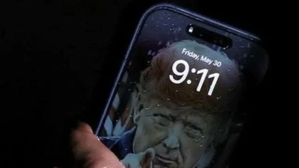 Pourquoi l'écran de verrouillage du téléphone de Donald Trump devient-il viral en ligne?