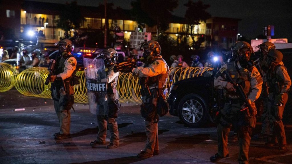 Trump et le gouverneur de l'AC Newsom s'affrontent sur le déploiement de la Garde nationale à Los Angeles