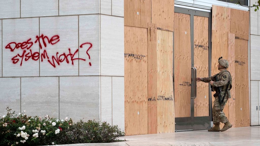 Trump pour interrompre les raids anti-immigrants dans les fermes, les hôtels et les restaurants