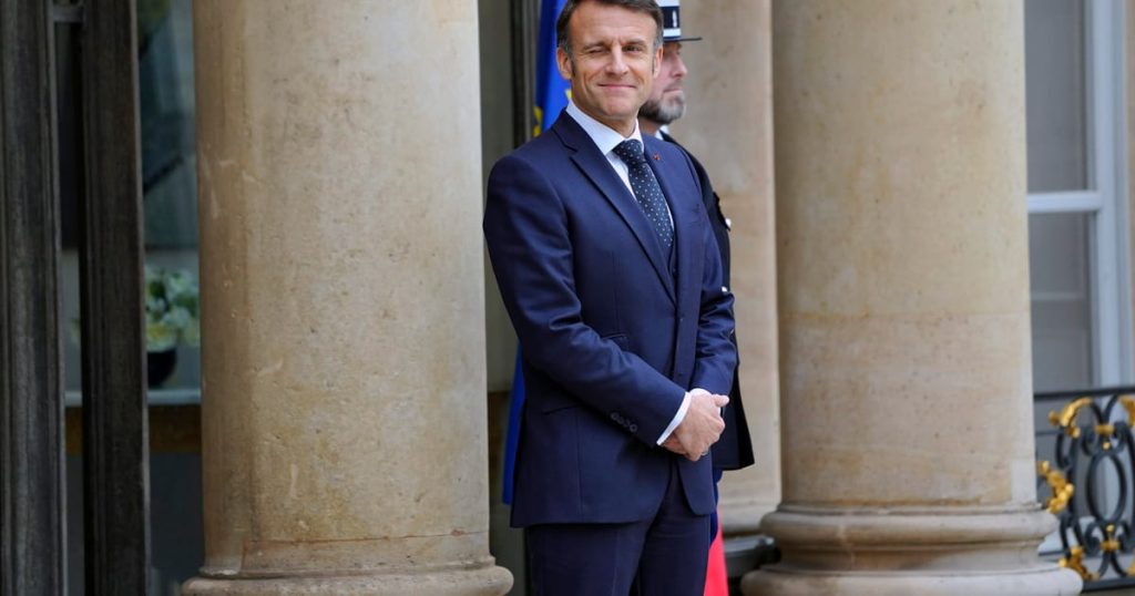 Conseils pro pour écraser une insurrection de droite, d'Emmanuel Macron * à Keir Starmer
