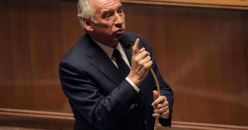 Le Premier ministre français Bayrou survit à un vote sans confiance (encore) mais se retrouve à la miséricorde de Le Pen