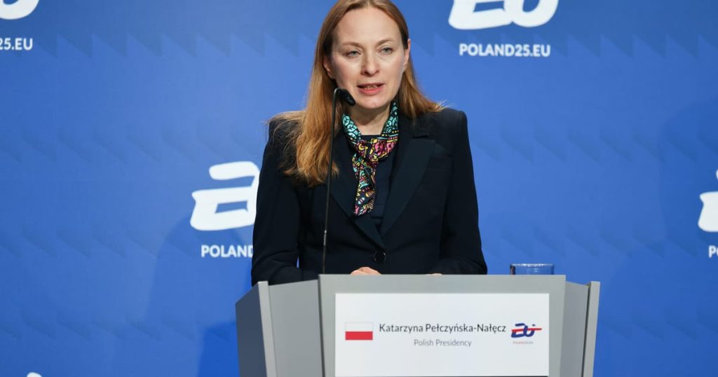 La Pologne gèle les paiements en espèces covide après le club des échangistes et la tempête de yacht