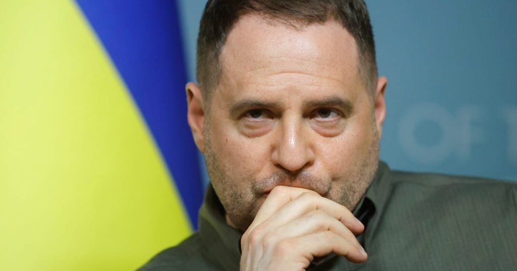 La vidéo virale du véhicule russe agitant le drapeau américain et l'attaque de l'Ukraine étincelle Fury à Kyiv