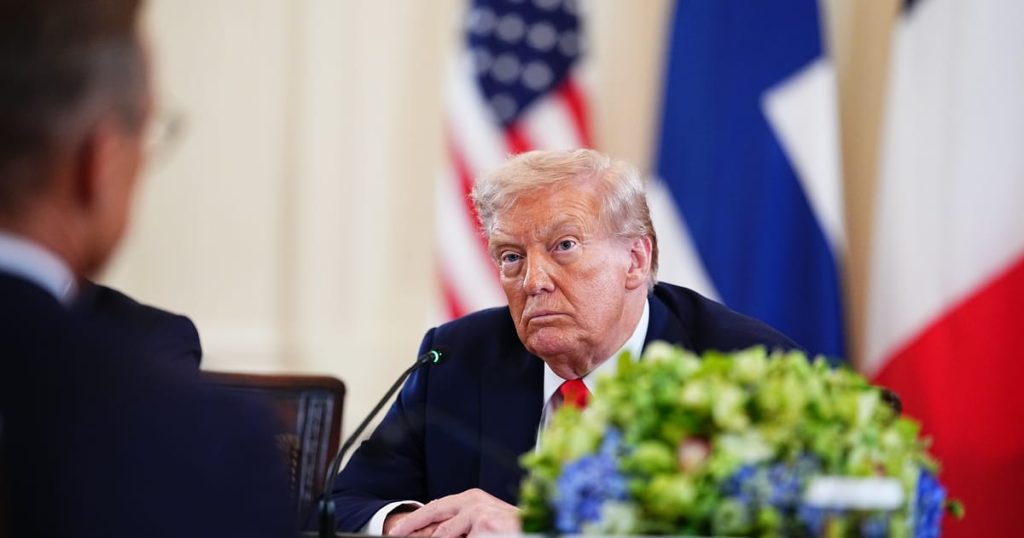 Poutine `` rit '' après les efforts de paix de Trump, dit le premier diplomate de l'UE