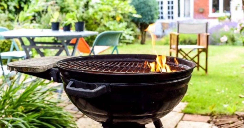 barbecue dans leur jardin