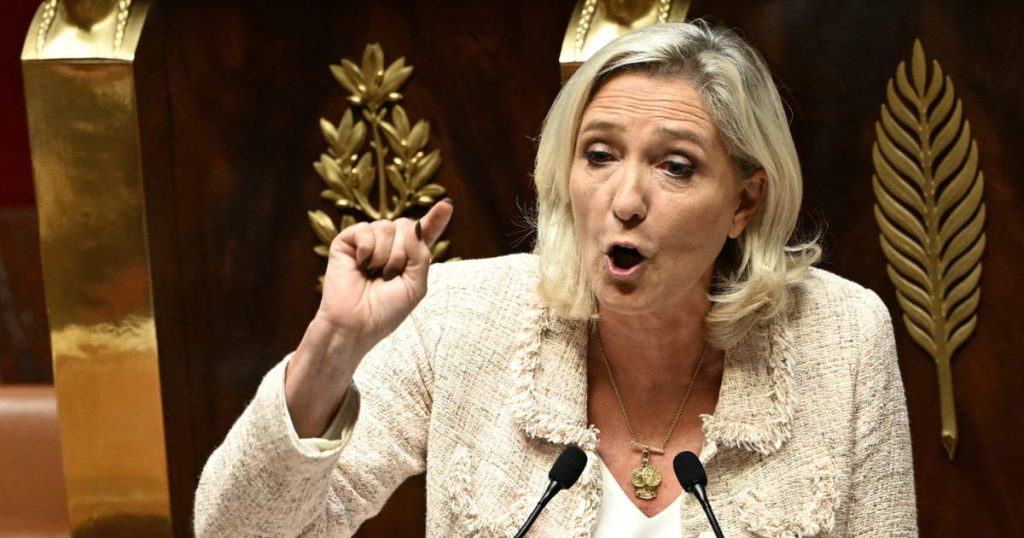 Le Pen tourne la vis sur Macron avant les pourparlers budgétaires de Crunch
