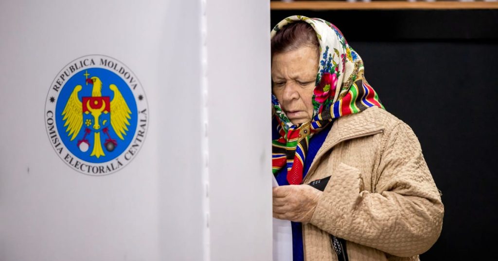 Les accolades de Moldaves pour l'ingérence du Kremlin alors que les États-Unis soutiennent les WANes