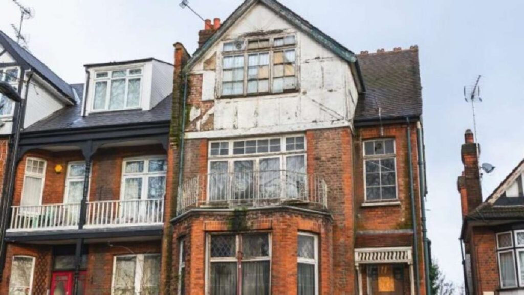 Il se fait expulser de chez lui