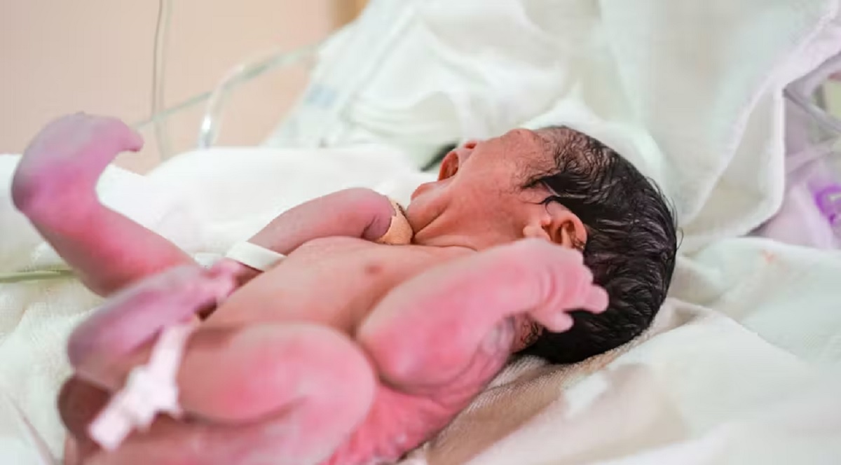 La vérité glaçante derrière le phénomène du bébé sirène