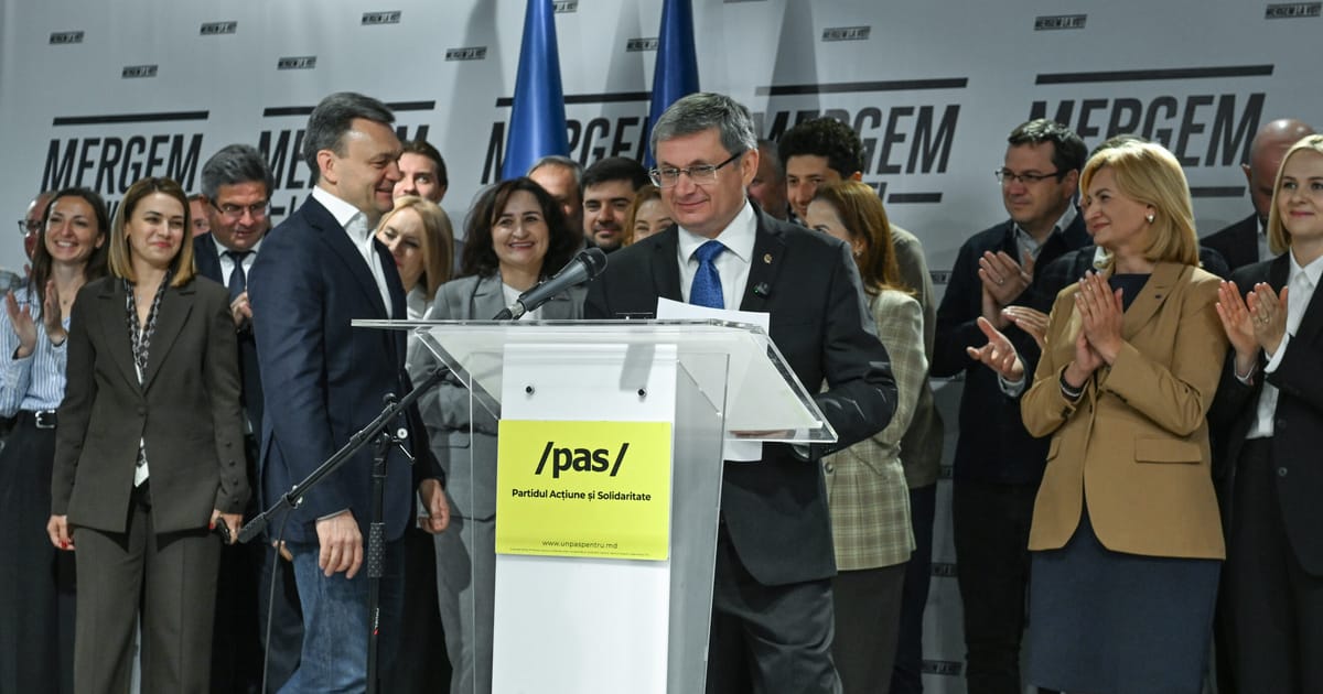 Les sourires de l'UE, la Russie groupe après les forces pro-europe remportent les élections moldaves