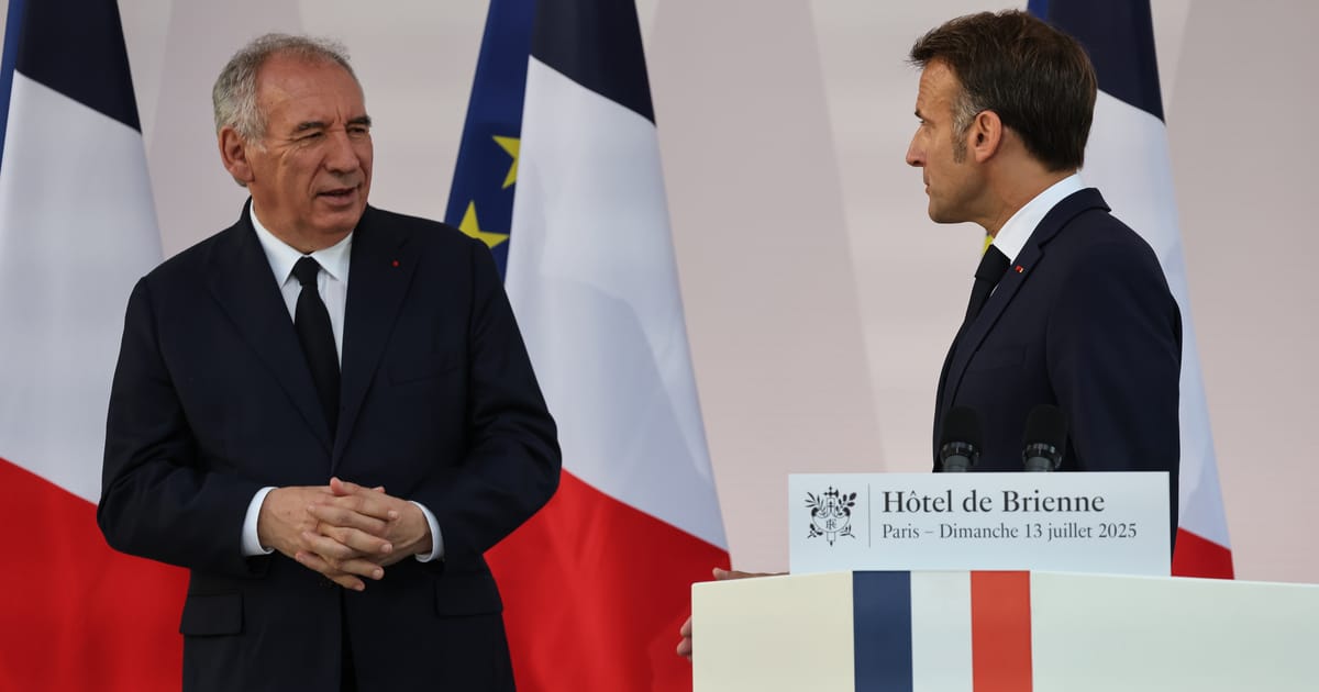Macron se penchant vers le remplacement rapidement de Bayrou si le PM français tombe