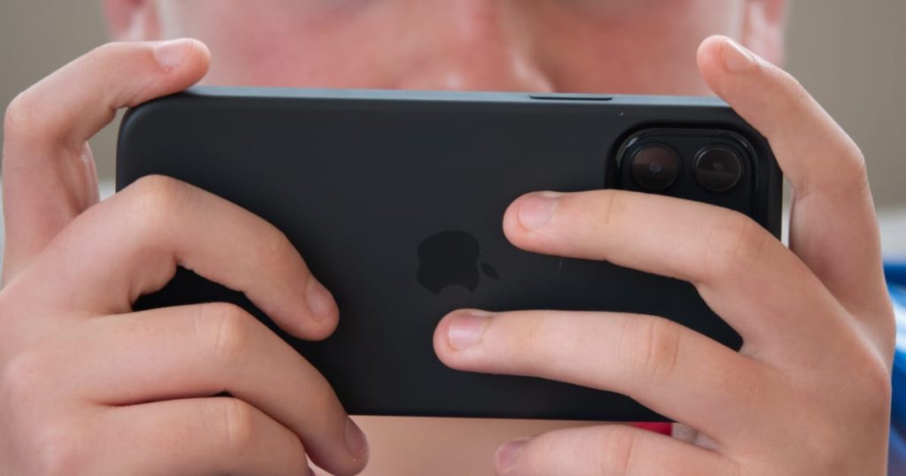 Une limite d'âge de l'UE pour les médias sociaux? Faire entrer les avocats