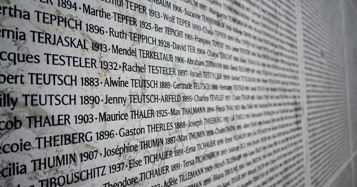 Poutine hante le tribunal de Paris lors du procès des mains rouges