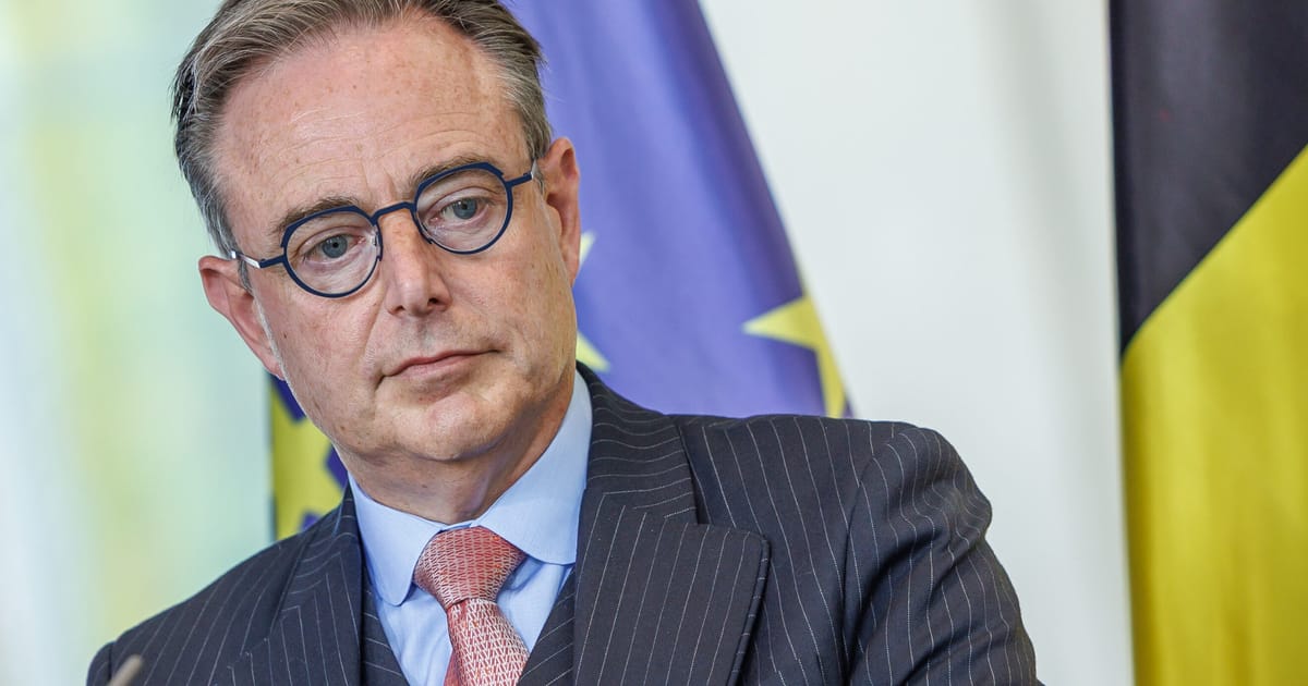 Bart De Wever se moque du complot terroriste des drones avec une blague sur les chats