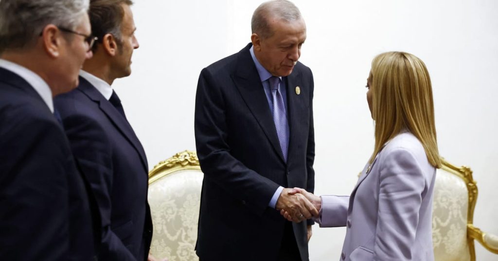 Erdogan veut que Meloni arrête de fumer, mais Macron pense que c'est une cause perdue