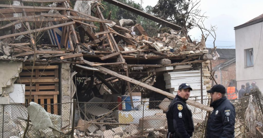 La Pologne se précipite à nouveau alors que les frappes aériennes russes tuent 5 en Ukraine