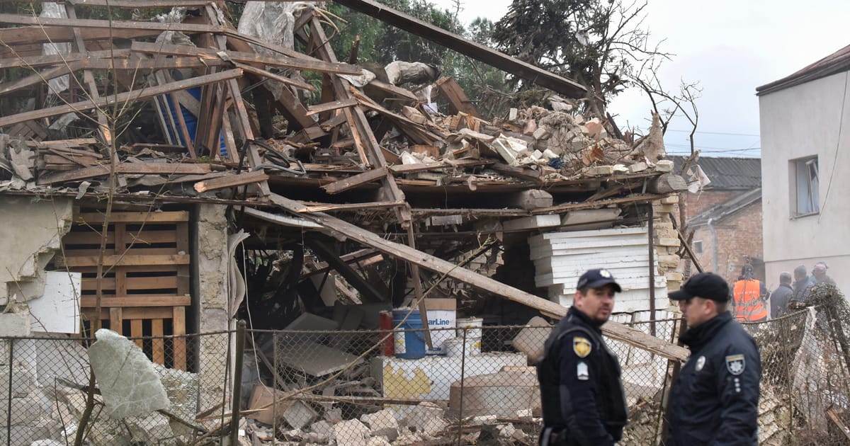 La Pologne se précipite à nouveau alors que les frappes aériennes russes tuent 5 en Ukraine