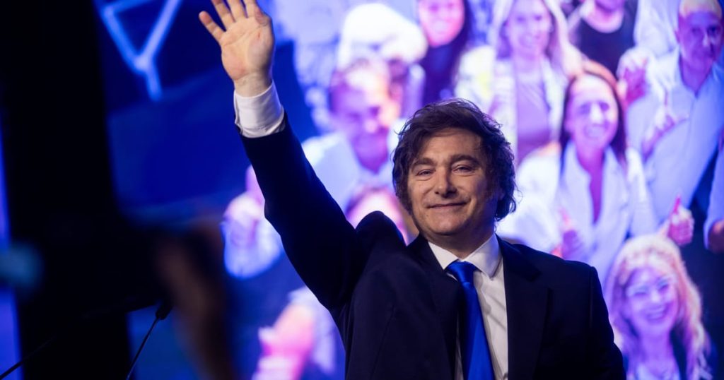 Le pari de Trump est payant : Milei, armé d'une tronçonneuse, remporte gros aux élections de mi-mandat en Argentine