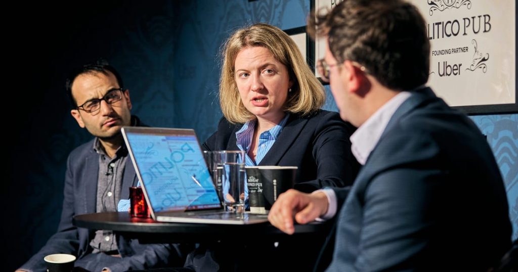 Les citoyens de l'UE vivant au Royaume-Uni ne devraient pas être autorisés aux prestations sociales, explique Tory Rising Star