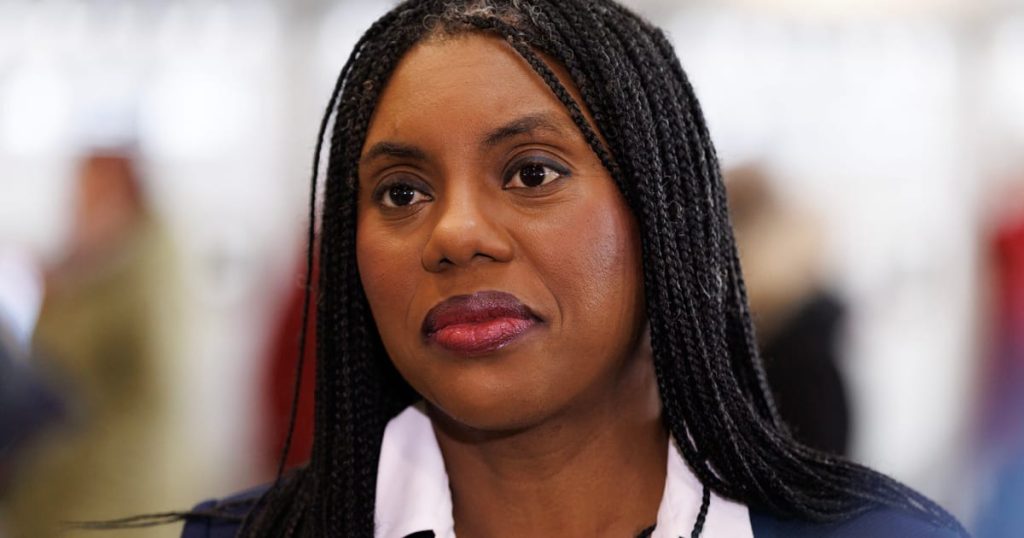 Logements familiaux : Badenoch évite le chaos de l'immigration en s'attaquant à Starmer sur la faiblesse de l'économie