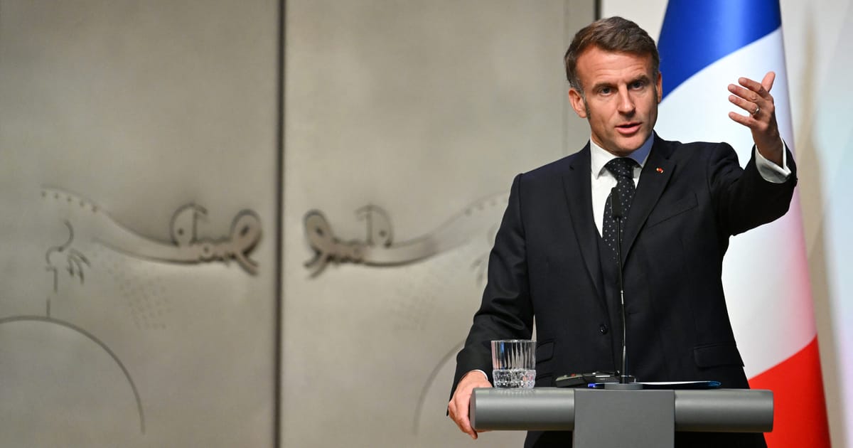 Macron soutient publiquement la décision du Premier ministre de geler la réforme historique des retraites