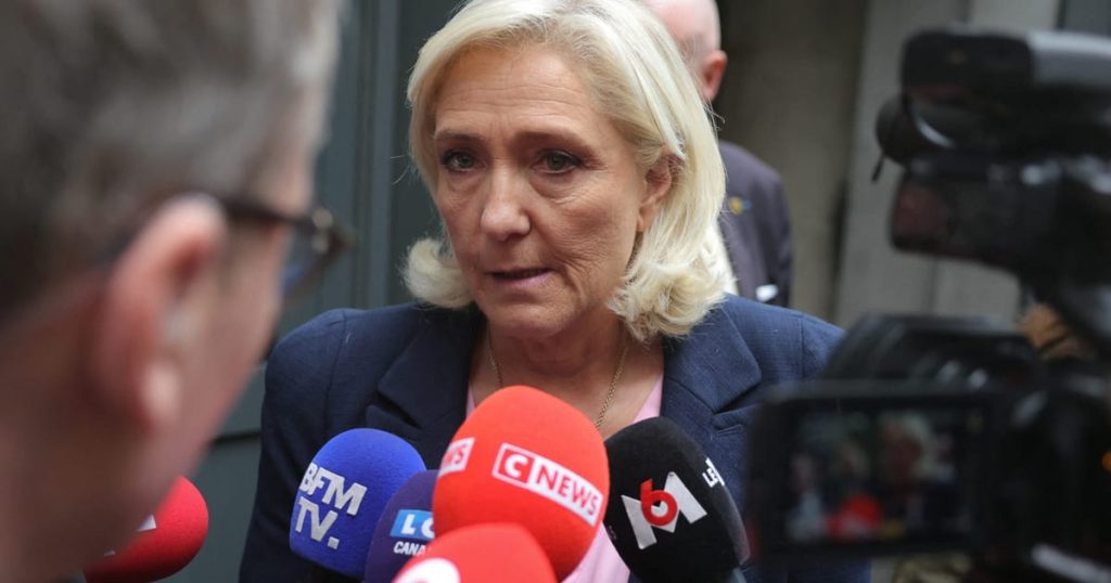 Marine Le Pen sent le sang car Macron manque d'options