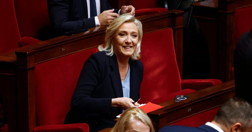 Pour la première fois, le Parlement français soutient un texte poussé par l'extrême droite de Le Pen