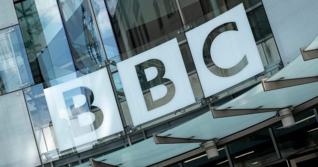 La Maison Blanche se réjouit après le démission du patron de la BBC suite aux « erreurs » de la couverture de Trump