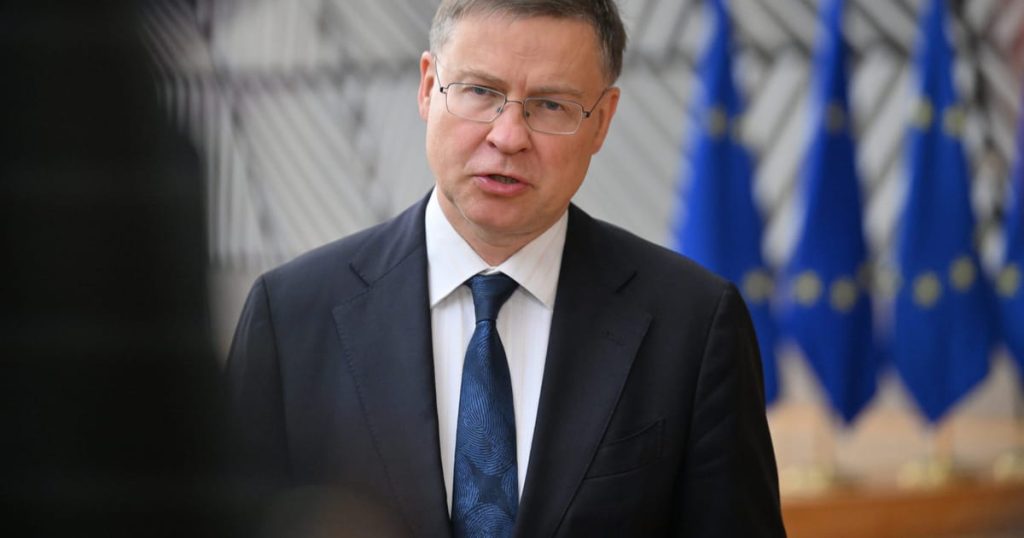 L'UE pourrait payer pour maintenir l'Ukraine à flot si les capitaux ne soutiennent pas rapidement le projet de gel des avoirs, dit Dombrovskis