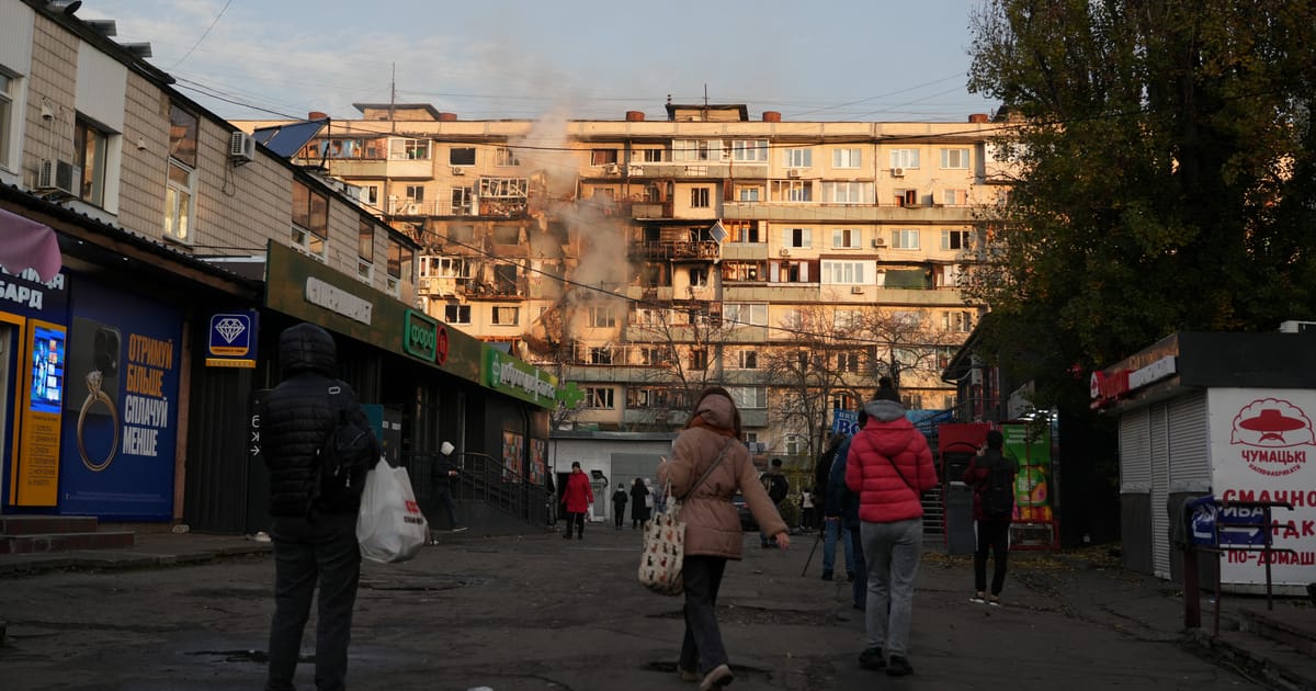 La Russie tue quatre personnes lors d'une vaste attaque contre Kyiv, selon l'Ukraine