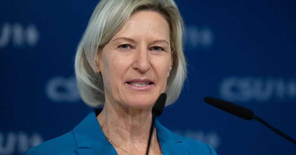 Le chef du centre-droit allemand au Parlement européen enquête pour fraude