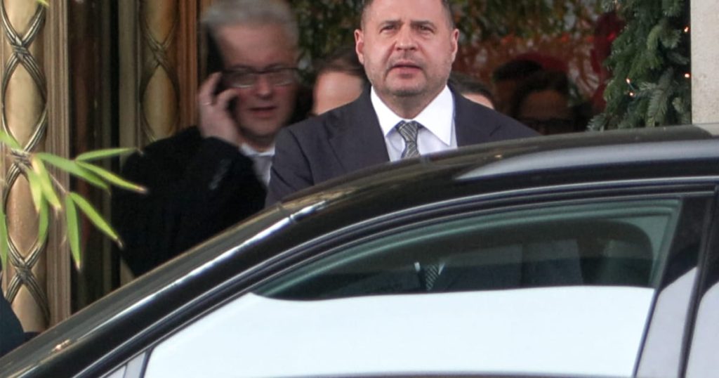 L'unité anti-corruption ukrainienne perquisitionne les « locaux » de Yermak, le plus proche allié de Zelensky