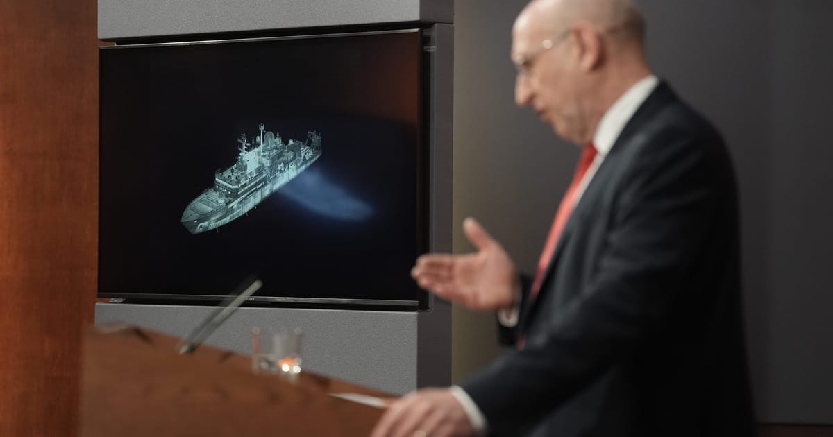 Un navire espion russe « a dirigé des lasers » sur les forces britanniques, selon le secrétaire à la Défense