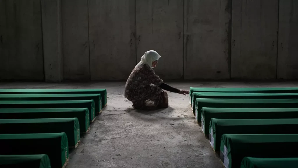 « On oublie vite » : se souvenir de Srebrenica 30 ans plus tard à travers l'objectif de Kristian Skeie