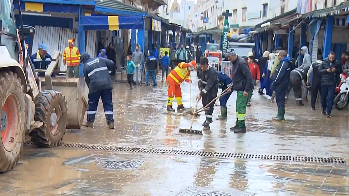 Le Maroc est aux prises avec des inondations alors que Safi pleure les victimes Des inondations meurtrières à Safi, au Maroc, ont tué 37 personnes et endommagé des maisons et des routes, alors que les autorités s'efforcent de drainer l'eau et de rétablir les services après de fortes pluies. 17/12/2025