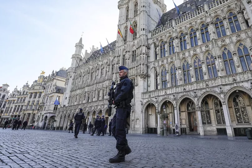 DOSSIER : La police belge patrouille sur la Grand Place du centre de Bruxelles, le 17 octobre 2023