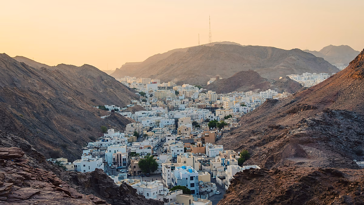Oman offre aux touristes d'aventure une évasion sauvage et riche en culture de son voisin surpeuplé, Dubaï.