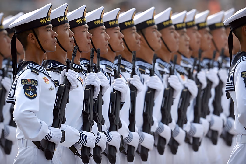 Des soldats de la marine de l'Armée populaire de libération (APL) chinoise défilent en formation lors d'un défilé à Pékin, le 1er octobre 2019.