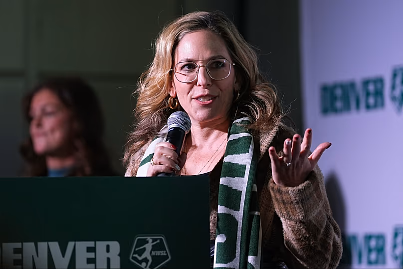 DOSSIER : Jessica Berman, commissaire de la National Women's Soccer League, lors d'une conférence de presse à Denver, le 30 janvier 2025