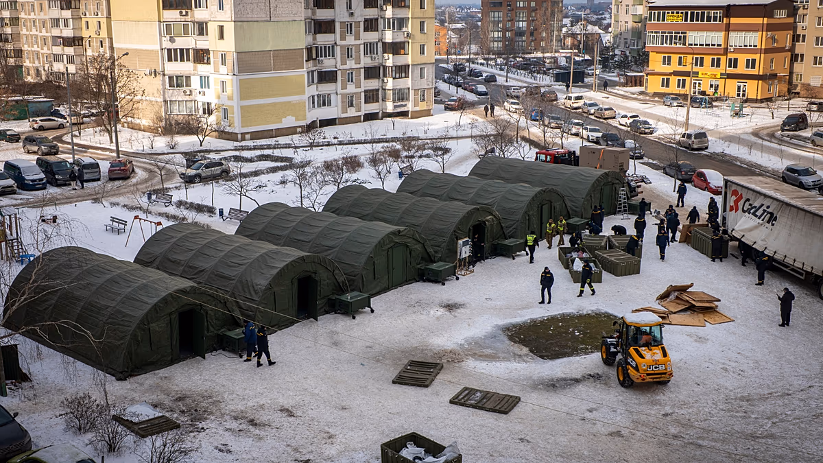 Zelensky appelle les alliés à renforcer leur défense aérienne alors que les frappes russes plongent Kiev dans le froid