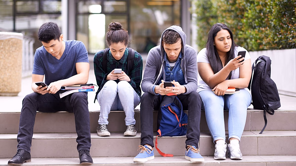 Débordement de l’IA et épuisement algorithmique : comment 2026 redéfinira les médias sociaux